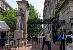 签证政策没谱 印度学生对赴美留学“深感焦虑”